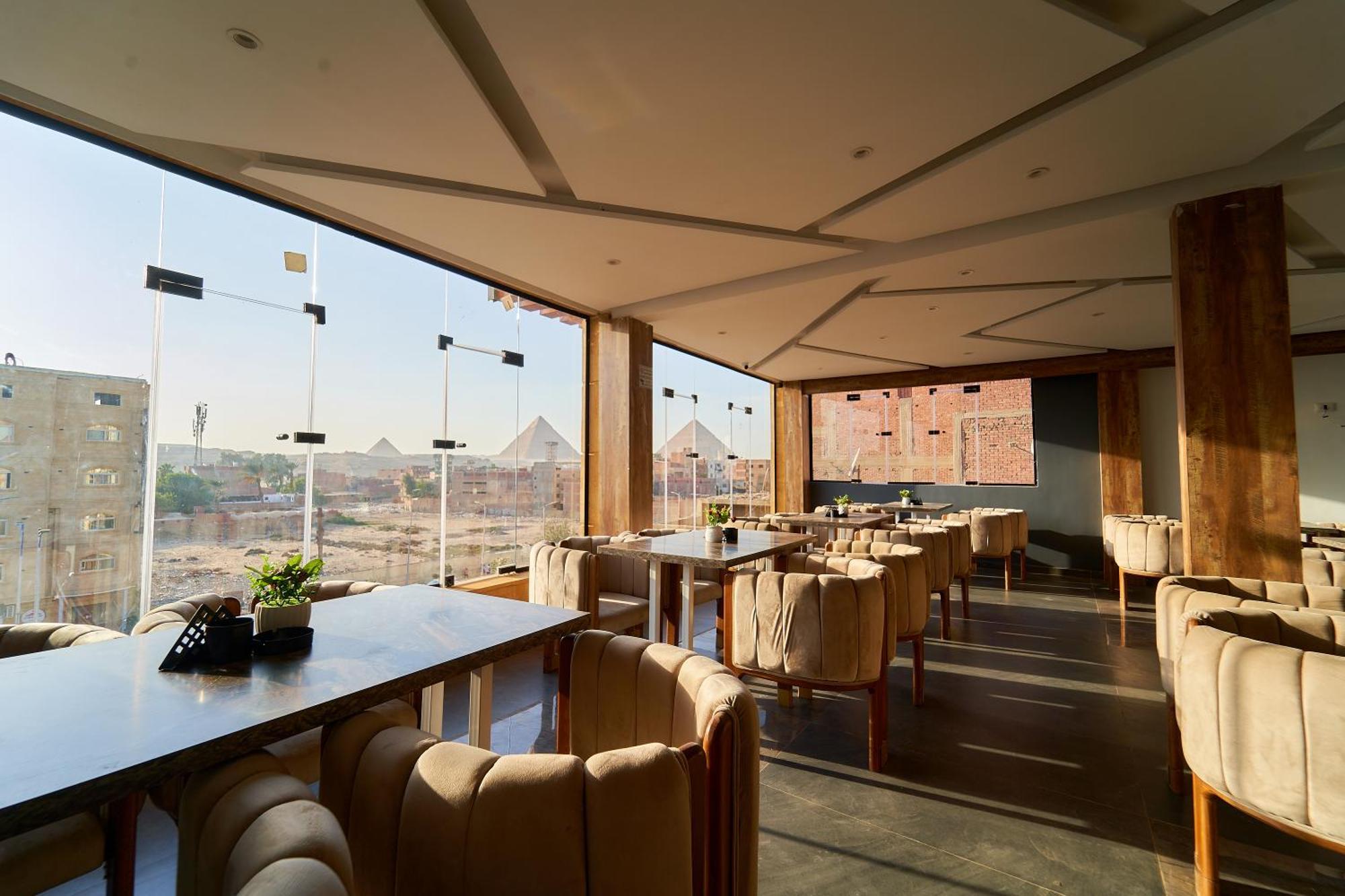 Crown Pyramids View Hotel Giza Екстериор снимка
