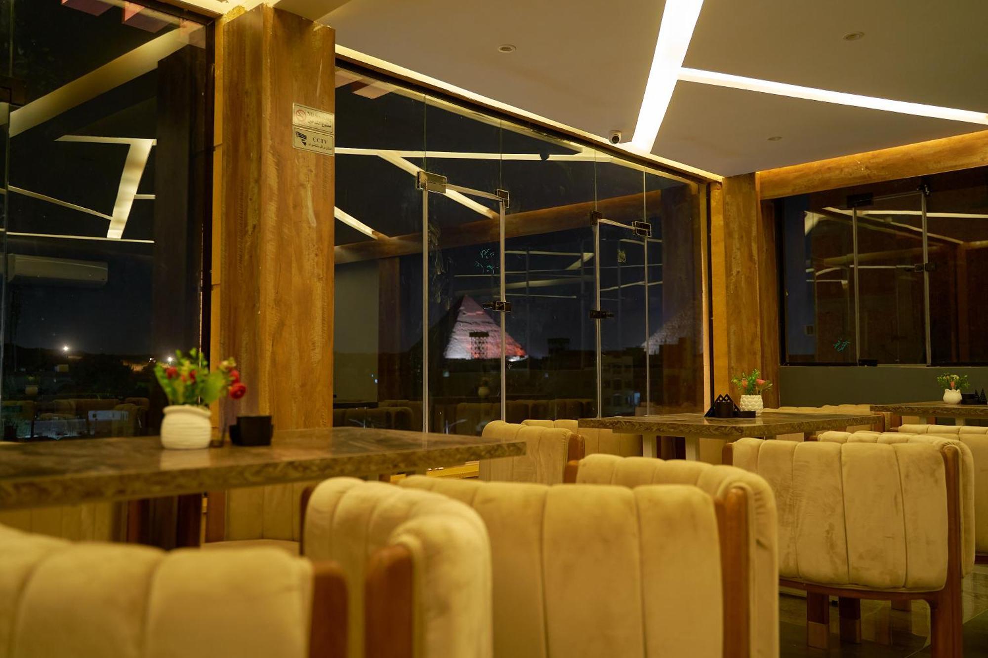 Crown Pyramids View Hotel Giza Екстериор снимка