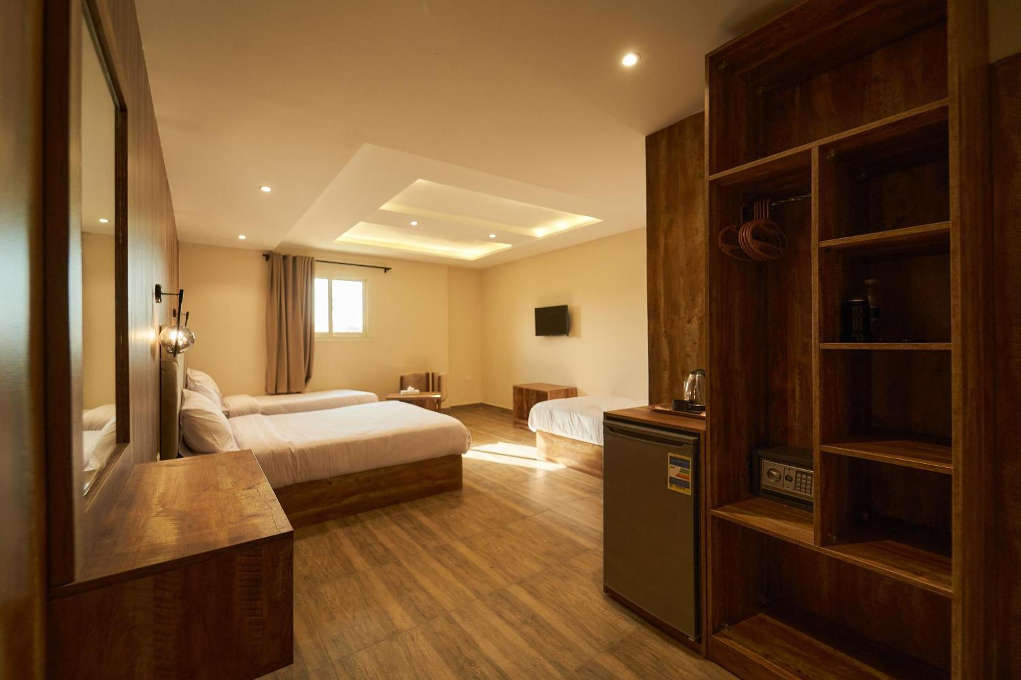 Crown Pyramids View Hotel Giza Екстериор снимка