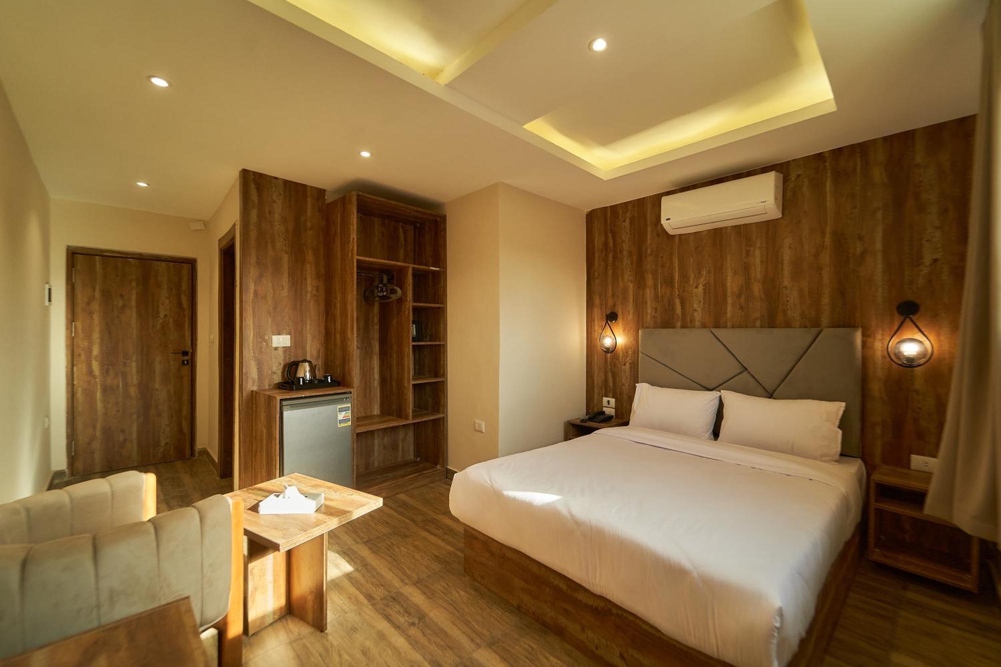 Crown Pyramids View Hotel Giza Екстериор снимка